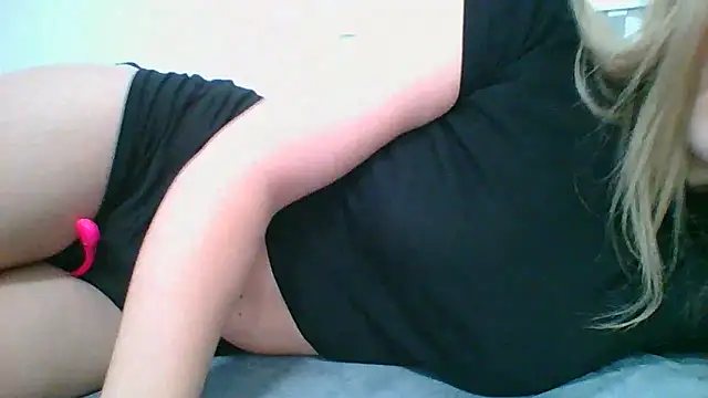 Snapshot of Emma_99 chatting on November 30, 10:19 am Emma 99 online show from November 30, 10:19 am