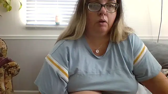 LauLauPAWG online show from January 17, 4:15 pm