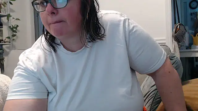 LauLauPAWG online show from February 16, 2:43 pm