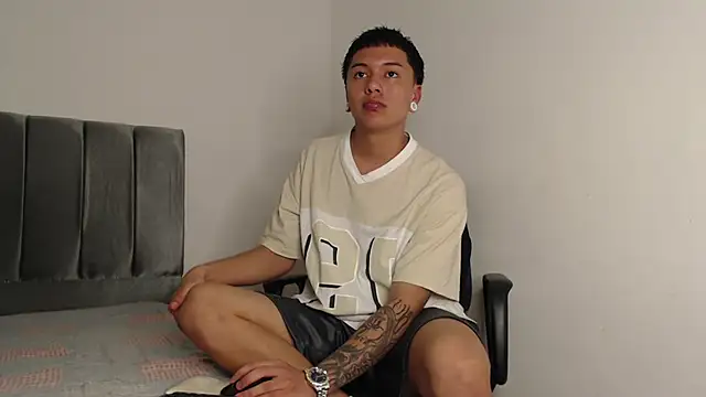 Snapshot of alex-lover chatting on January 28, 1:18 am alex-lover online show from January 28, 1:18 am