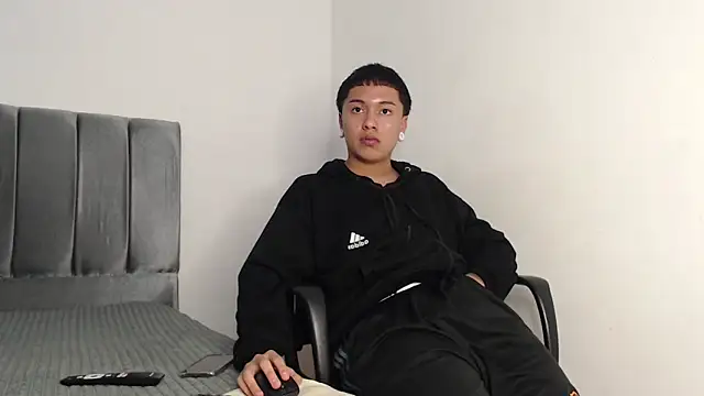 Snapshot of alex-lover chatting on January 30, 4:27 am alex-lover online show from January 30, 4:27 am