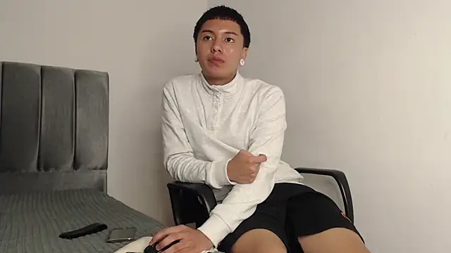 Snapshot of alex-lover chatting on January 31, 5:19 am alex-lover online show from January 31, 5:19 am