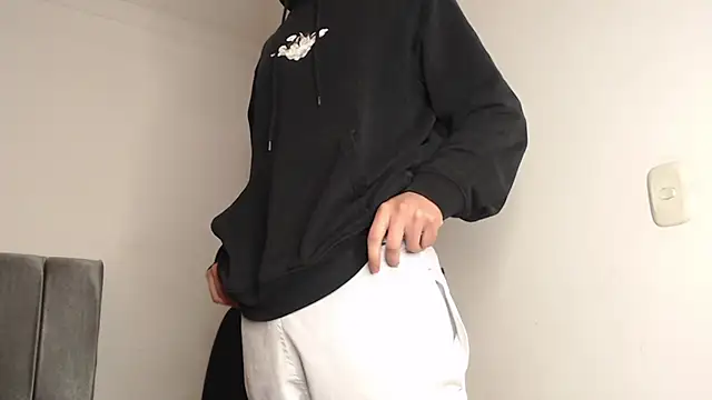 Snapshot of alex-lover chatting on February 18, 4:58 am alex-lover online show from February 18, 4:58 am