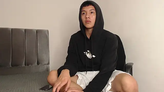 Snapshot of alex-lover chatting on February 18, 8:05 am alex-lover online show from February 18, 8:05 am