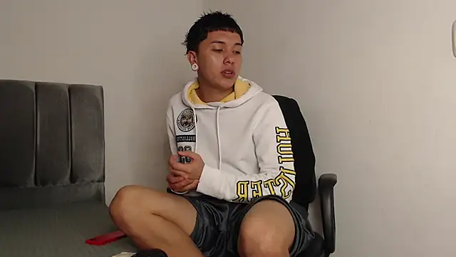 Snapshot of alex-lover chatting on March 5, 12:38 am alex-lover online show from March 5, 12:38 am