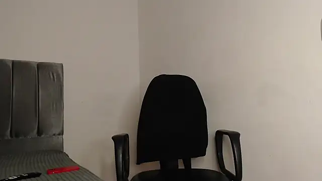 Snapshot of alex-lover chatting on March 19, 1:54 am alex-lover online show from March 19, 1:54 am