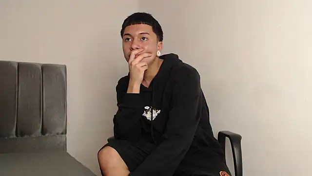 Snapshot of alex-lover chatting on March 21, 6:05 am alex-lover online show from March 21, 6:05 am