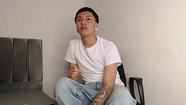 Snapshot of alex-lover chatting on September 16, 12:55 am alex-lover online show from September 16, 12:55 am