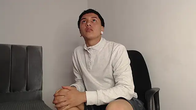 Snapshot of alex-lover chatting on September 20, 1:28 am alex-lover online show from September 20, 1:28 am