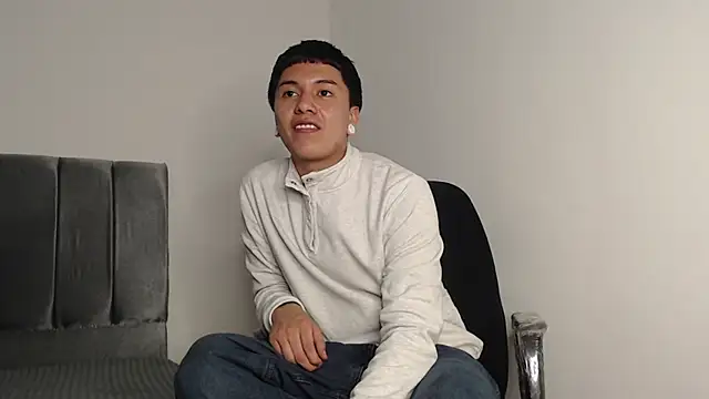 Snapshot of alex-lover chatting on October 2, 2:40 am alex-lover online show from October 2, 2:40 am