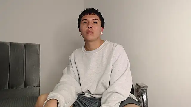 Snapshot of alex-lover chatting on October 4, 1:58 am alex-lover online show from October 4, 1:58 am