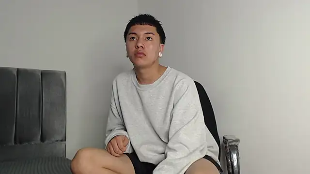 Snapshot of alex-lover chatting on October 11, 7:23 pm alex-lover online show from October 11, 7:23 pm