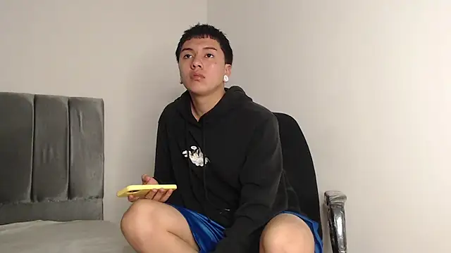 Snapshot of alex-lover chatting on October 29, 1:41 am alex-lover online show from October 29, 1:41 am