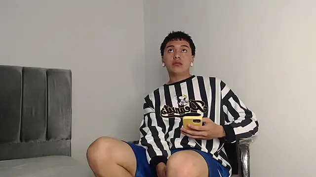 Snapshot of alex-lover chatting on October 30, 1:40 am alex-lover online show from October 30, 1:40 am