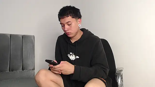 Snapshot of alex-lover chatting on November 26, 1:39 am alex-lover online show from November 26, 1:39 am