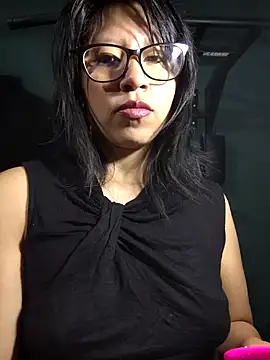 Snapshot of Giviper1 chatting on December 22, 3:44 am Giviper1 online show from December 22, 3:44 am