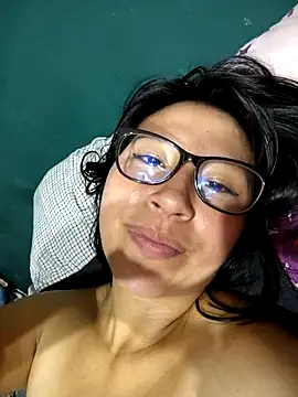 Snapshot of Giviper1 chatting on January 14, 2:40 am Giviper1 online show from January 14, 2:40 am