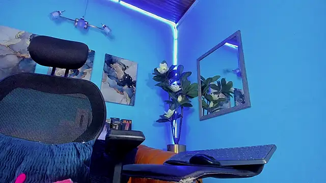 Snapshot of _hairybeard_ chatting on January 28, 11:06 am hairybeard online show from January 28, 11:06 am