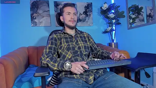 Snapshot of _hairybeard_ chatting on September 13, 6:35 am hairybeard online show from September 13, 6:35 am