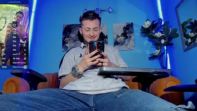 Snapshot of _hairybeard_ chatting on September 20, 9:05 pm hairybeard online show from September 20, 9:05 pm