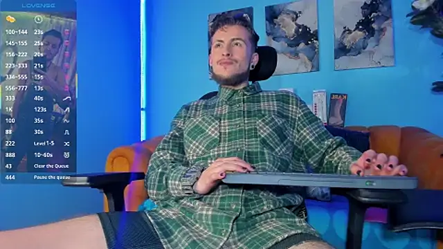 Snapshot of _hairybeard_ chatting on October 14, 5:41 am hairybeard online show from October 14, 5:41 am