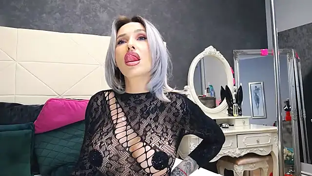 IssaSmith online show from March 1, 11:39 am