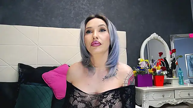 IssaSmith online show from March 10, 8:37 am