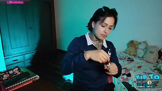 TinnaDawsom online show from December 10, 1:54 am