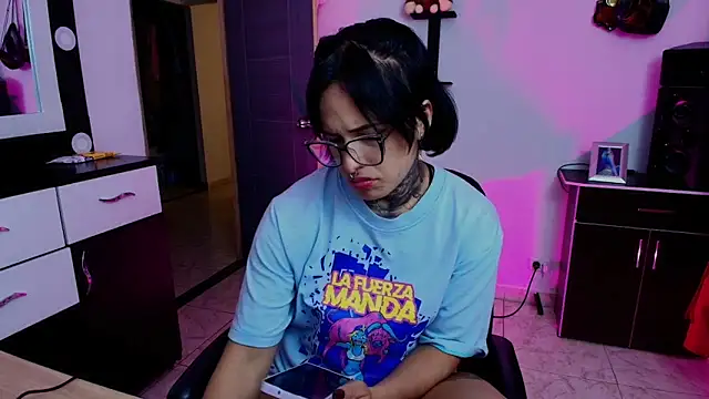 TinnaDawsom online show from January 18, 2:25 am