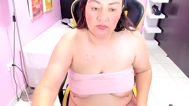 Snapshot of mommy_whore_slut chatting on January 27, 11:54 am mommy whore slut online show from January 27, 11:54 am