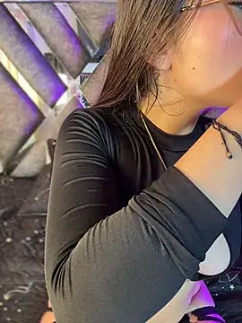 LylaLee111 online show from March 3, 12:48 pm