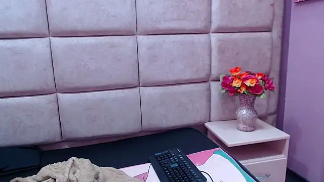 Miaa Smiith  online show from December 27, 2:36 am