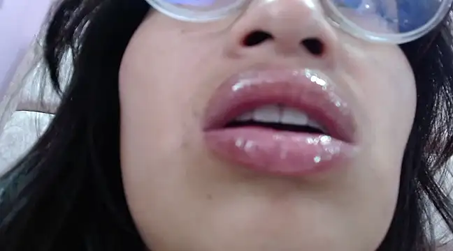 Miaa Smiith  online show from January 10, 6:31 am