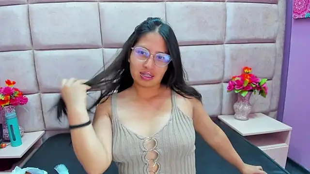 Miaa Smiith  online show from March 19, 2:37 am