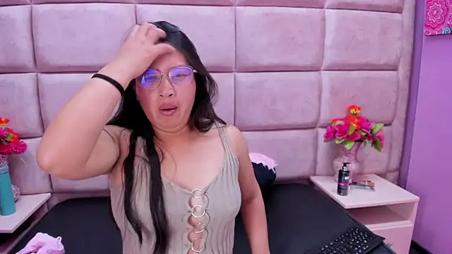 Miaa Smiith  online show from March 19, 5:52 am