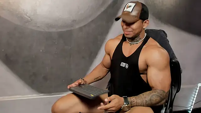 Snapshot of bradley_smith chatting on January 15, 6:22 am bradley smith online show from January 15, 6:22 am