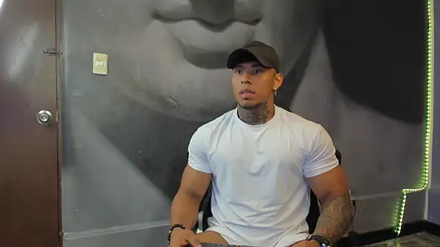 Snapshot of bradley_smith chatting on January 29, 7:36 am bradley smith online show from January 29, 7:36 am