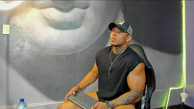 Snapshot of bradley_smith chatting on February 3, 8:57 am bradley smith online show from February 3, 8:57 am