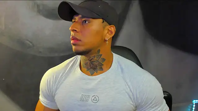 Snapshot of bradley_smith chatting on February 4, 7:40 am bradley smith online show from February 4, 7:40 am