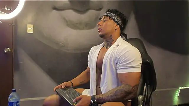 Snapshot of bradley_smith chatting on February 16, 4:42 pm bradley smith online show from February 16, 4:42 pm