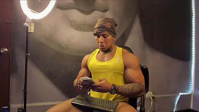 Snapshot of bradley_smith chatting on February 22, 5:13 pm bradley smith online show from February 22, 5:13 pm