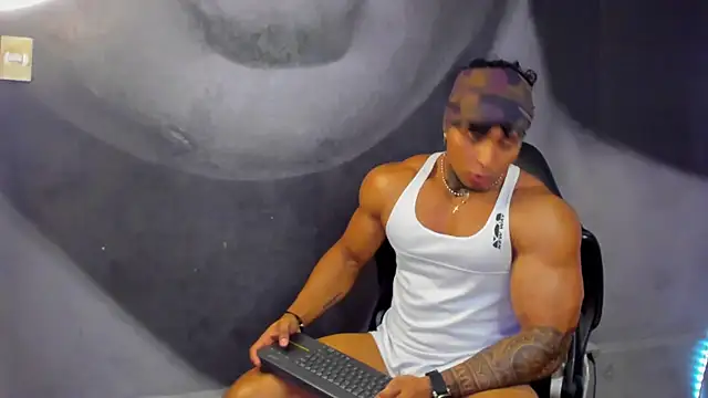 Snapshot of bradley_smith chatting on March 6, 9:03 am bradley smith online show from March 6, 9:03 am