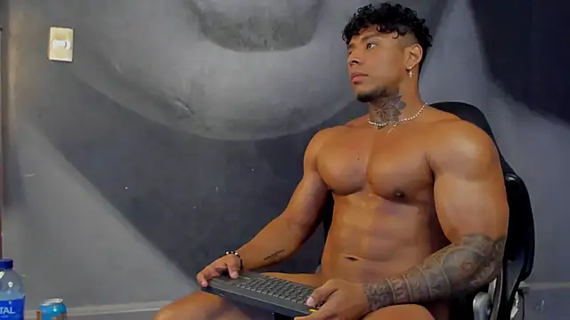 Snapshot of bradley_smith chatting on March 7, 8:13 am bradley smith online show from March 7, 8:13 am