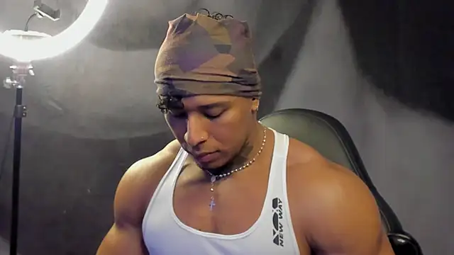 Snapshot of bradley_smith chatting on March 16, 12:34 am bradley smith online show from March 16, 12:34 am