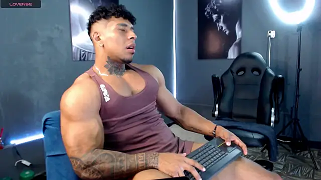 Snapshot of bradley_smith chatting on September 10, 5:40 am bradley smith online show from September 10, 5:40 am