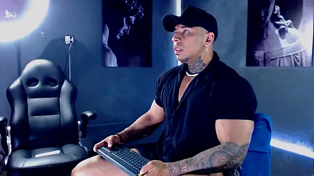 Snapshot of bradley_smith chatting on October 12, 1:48 am bradley smith online show from October 12, 1:48 am