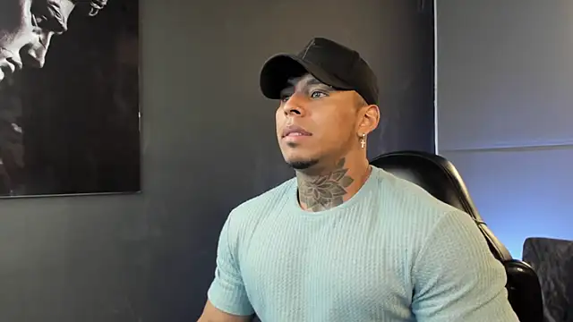 Snapshot of bradley_smith chatting on November 7, 12:32 am bradley smith online show from November 7, 12:32 am