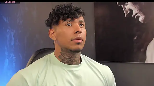 Snapshot of bradley_smith chatting on November 19, 8:03 am bradley smith online show from November 19, 8:03 am