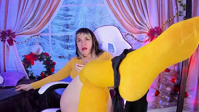 Snapshot of GilaKat chatting on December 3, 8:16 am GilaKat online show from December 3, 8:16 am