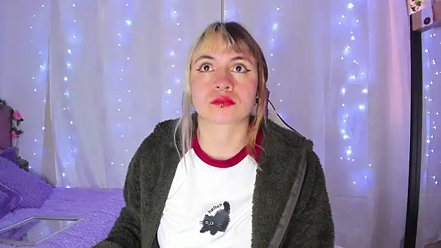 Snapshot of GilaKat chatting on January 20, 11:02 am GilaKat online show from January 20, 11:02 am